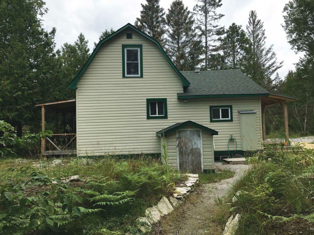 Several homes with this roof style can be found in Providence Bay. Photo by Isobel Harry.